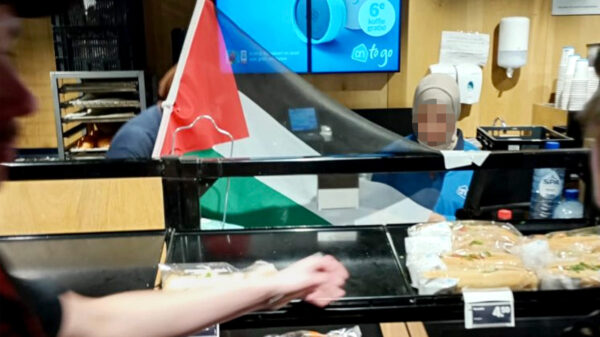 Ophef over Palestijnse vlag bij de Albert Heijn op Den Haag CS