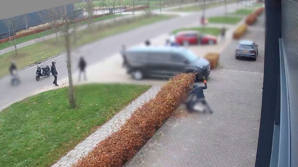 Hamertuig mishandelt 20-jarige jongen in Gemert, politie zoekt scootergroep