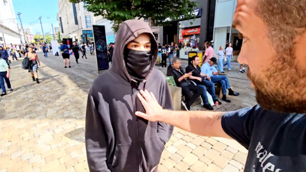 Bodyguard Charles Veitch onder vuur na in elkaar beuken van straatschoffie