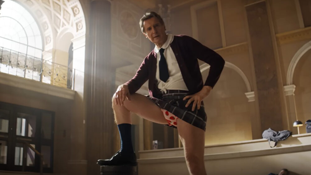 Liam Neeson als droogkloot in nieuwe Naked Gun-trailer: dezelfde onzin, nieuwe chaos!