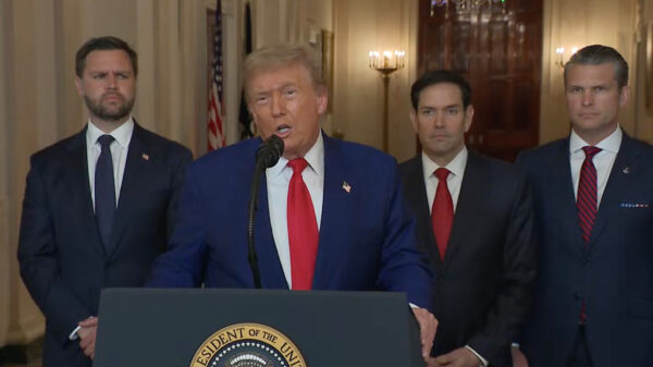 VS bombarderen Iraanse nucleaire sites: Fordow, Natanz en Esfahan geraakt