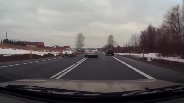 Begin je weekend met een hele lading Poolse dashcam-WTF