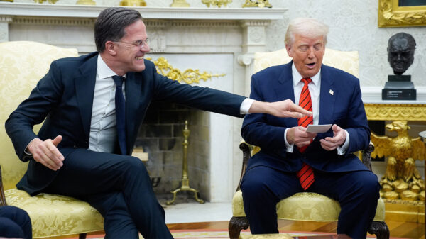 Plaatsvervangende schaamte over slijmerig sms'je van Rutte aan Donald Trump
