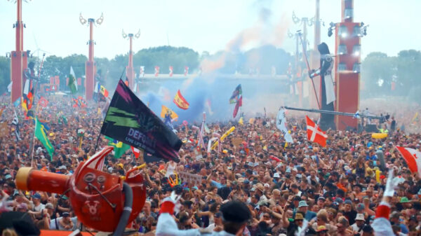 70.000 Defqon.1-bezoekers stampten van links naar rechts tijdens Power Hour
