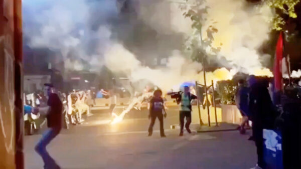 Protest in Belgrado tegen Vučić escaleert uit de klauwen en eindigt in geweld