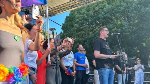Pride Boedapest krijgt nazi-tintje na vermeende hitlergroet van burgemeester