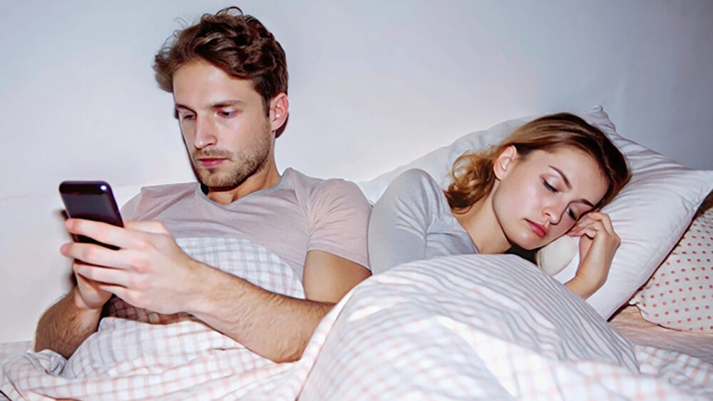 Eén op tien Britten kiest voor 'doomscrollen' in plaats van een potje ketsen