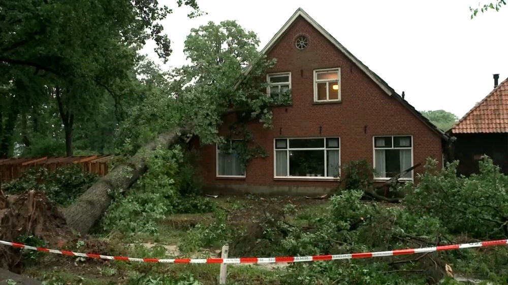 Zware storm teistert Winterswijk: schade, paniek en een hoop engeltjes