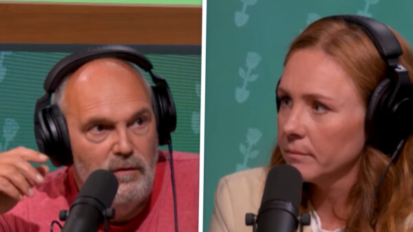 Complotdenker waarschuwt in Ongehoord Nederland voor drones én wandelhelmen