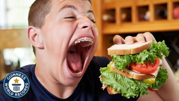 Koter heeft met gigantische Big Mac-bek het record voor 'grootste mondholte'