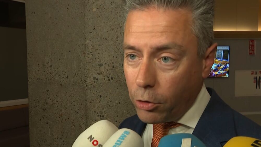 Strengere asielwet toch akkoord na chaotisch overleg Tweede Kamer
