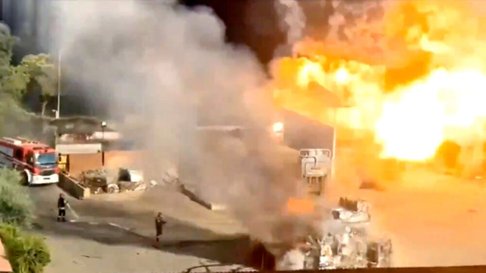 Tankstation vliegt de lucht in in Rome: gigantische explosie op video