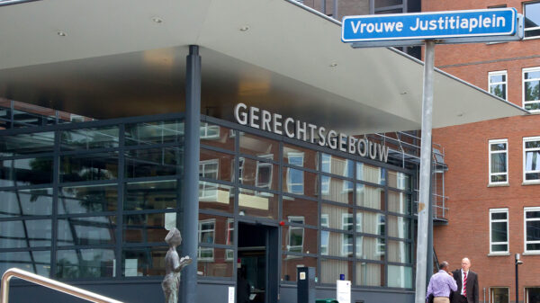 Scheikundedocent stuurde seksberichten naar leerlinge van 16