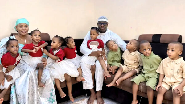 Uniek wereldrecord: Eerste negenling ooit viert vierde verjaardag