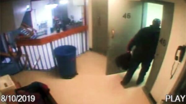 Epsteins dood volgens FBI toch echt zelfmoord, video toont lege cel