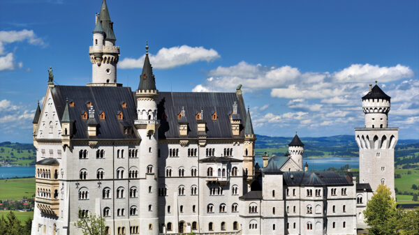 WHUT: Vrouw drukt hond in kluisje bij sprookjeskasteel Neuschwanstein