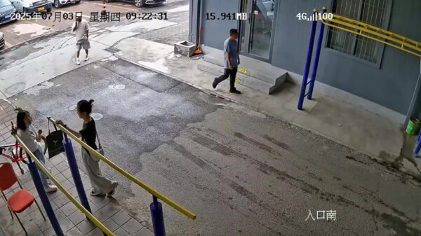 Dit is de laatste keer dat hij de vrouwen probeert te imponeren