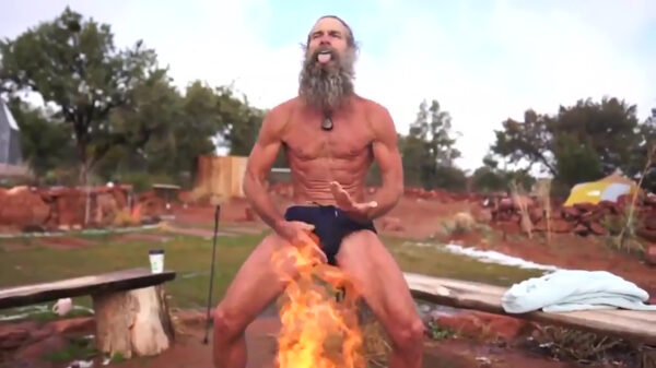 Wist je niet hè: Het meppen van je ballen boven vuur reinigt je ziel