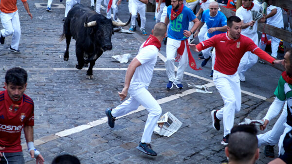 Spanjaard gespietst op hoorn tijdens potje stierenrennen in Pamplona