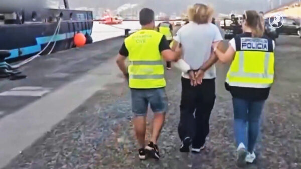 Nederlander steekt zeilboot bij Tenerife in brand, had 25 kilo cocaïne aan boord