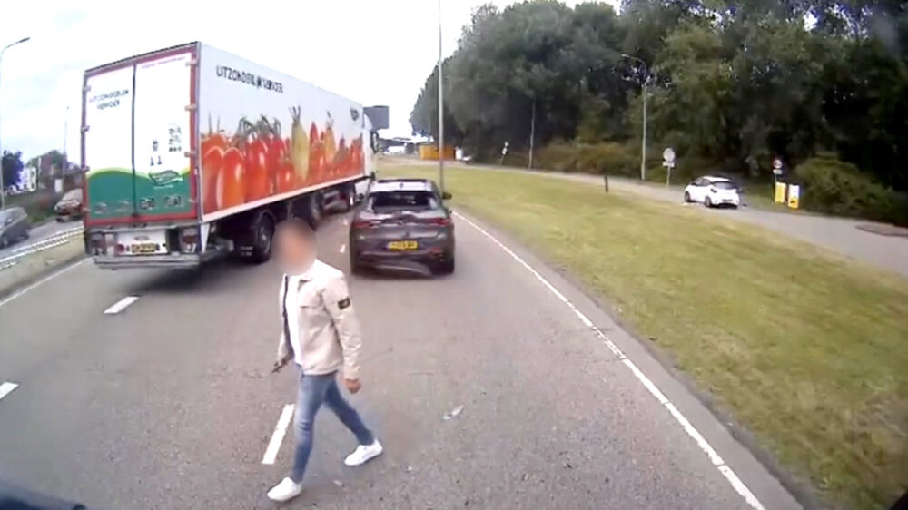 Man kan z'n Alfa Romeo afschrijven na brake checken van vrachtwagenchauffeur