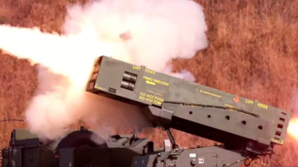 Defensie doet stoer en vuurt 16 dikke raketten af op de Afsluitdijk