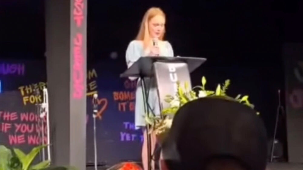 Speech 17-jarige bij uitvaart zorgt voor verdenking van moord op eigen moeder en stiefvader