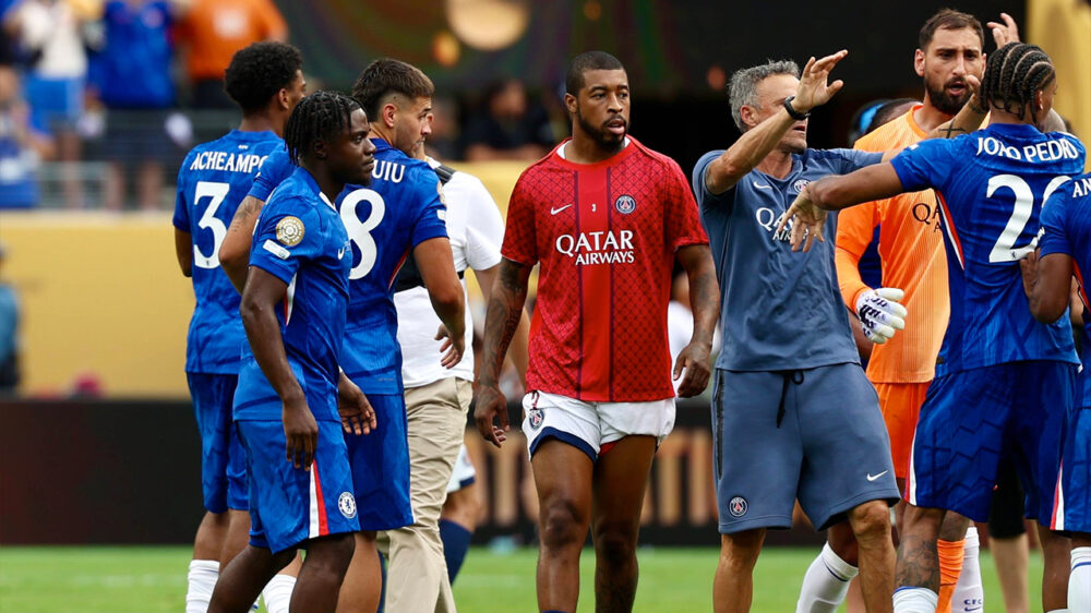 PSG-coach Luis Enrique mept Joao Pedro na verloren WK-finale voor clubs