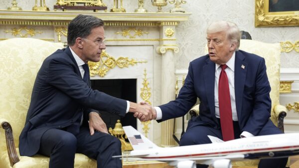 Trump is helemaal klaar met Rusland en dreigt met heffingen van 100%