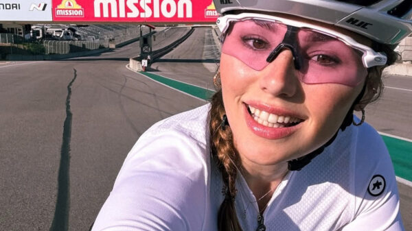 Puck Moonen tijdens fietstocht belaagd door pubers met stuk hout: "C*nts!"