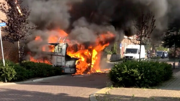 Caravan in Vlissingen explodeert en gaat volledig in vlammen op
