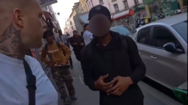 DutchTravelManiac belaagd en bijna beroofd tijdens bezoek aan Parijse buitenwijk