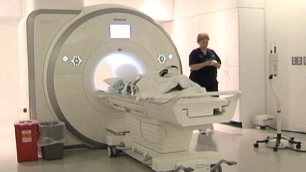 Man sterft nadat hij in een MRI-machine op Long Island wordt gezogen