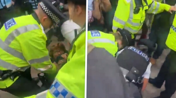 Oma met rollator opgepakt voor ‘terrorisme’ na steun aan Palestine Action