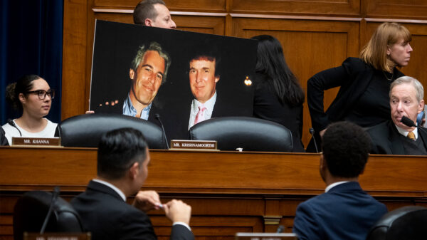 Jeffrey Epstein was op bruiloft van Trump in 1993, beelden duiken op
