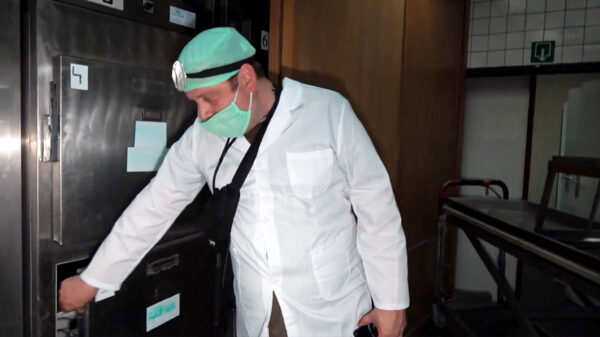 Nederlandse YouTubers vinden lijken in vriezer bij inbraak Belgisch mortuarium