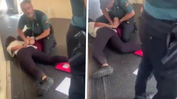 Joodse jongeren uit vliegtuig geknikkerd 'na zingen van Hebreeuws lied'