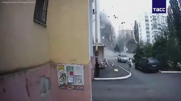 Gasexplosie veegt flatgedeelte van 10 verdiepingen weg in Saratov