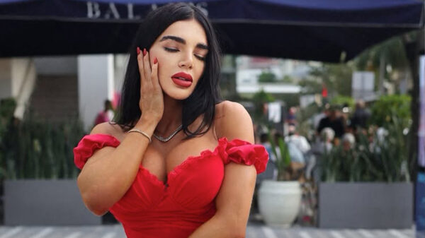 Aleira Avendano betaalt 1 miljoen dollar en wil 's werelds smalste taille