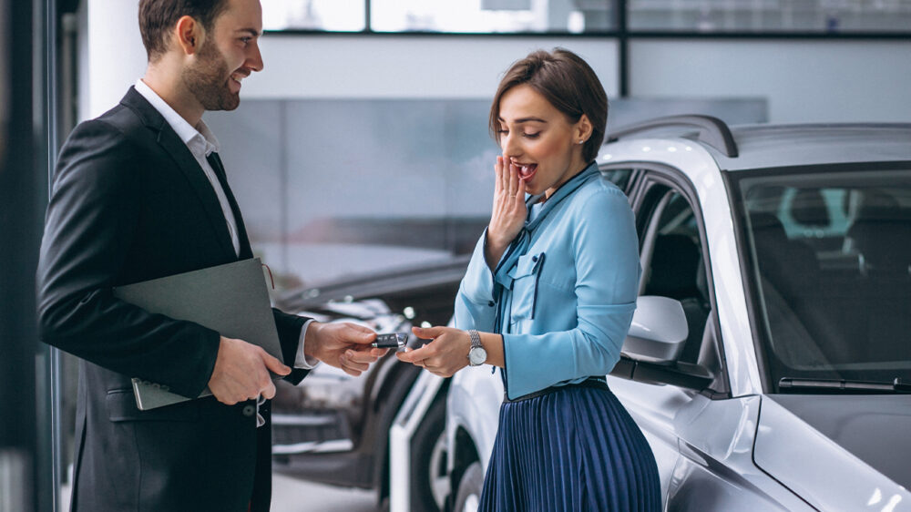 Nieuwe auto kopen? Vergeet het maar als je een modaal inkomen hebt