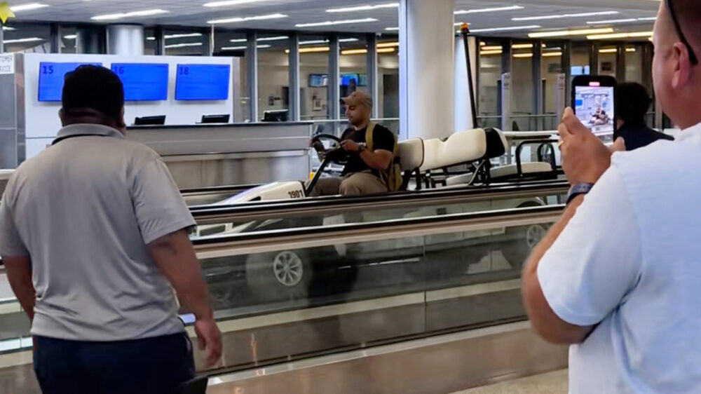 Dronken joyride over bagageband wordt virale hit op Buffalo Airport