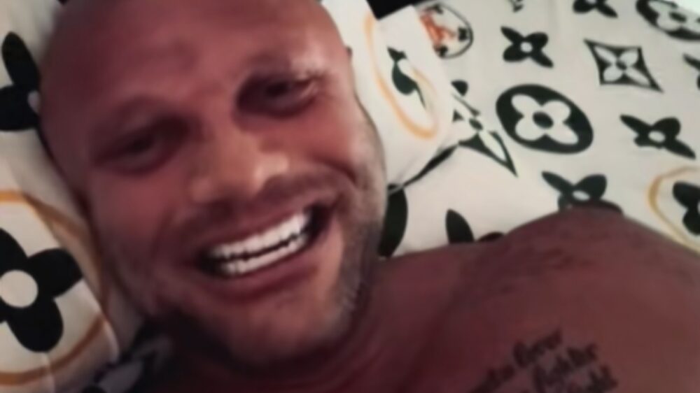 Alex Soze vertoont eerste teken van leven na arrestatie in Dubai