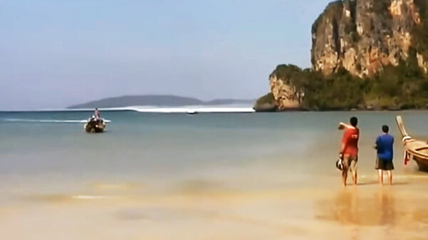 Zeldzame beelden opgedoken van dodelijke tsunami uit 2004