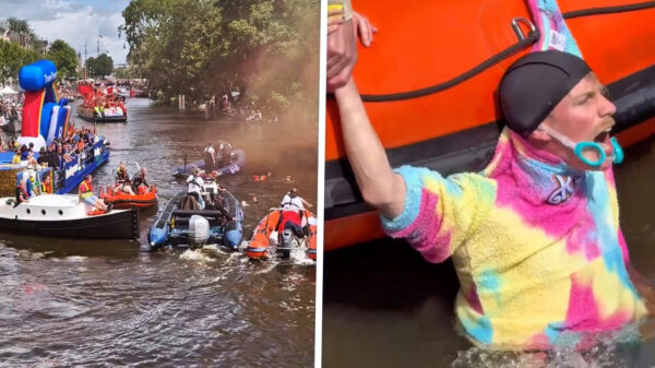 XR-activisten blokkeren boot van Booking tijdens Amsterdam Pride 2025