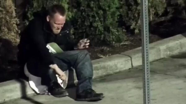 Als je zo van de kaart bent dat je denkt dat je Angus Young bent