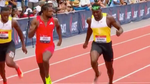 Noah Lyles irriteert tegenstander met staredown op de finishlijn