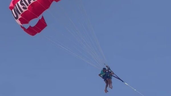 Parasail-instructeur grijpt zijn kans: Britse vrouw slachtoffer van misbruik in de lucht