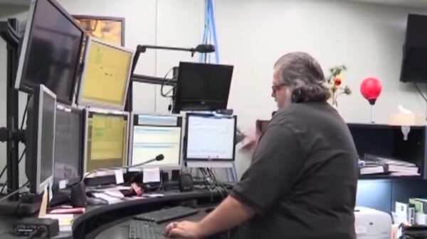 Vrouw ontsnapt aan gewelddadige vriend door bij 911 een pizza te bestellen