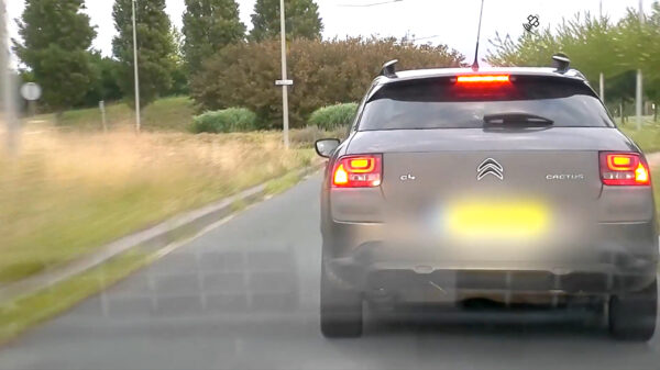 Politie achtervolgt ontsnapte gevangene die als een idioot door Den Haag scheurt