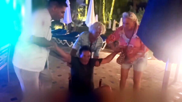 Oh noes: Gerard Joling is opnieuw gewond geraakt tijdens z'n vakantie